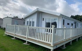 8 Birth Lodge On Cayton Bay Holiday Park